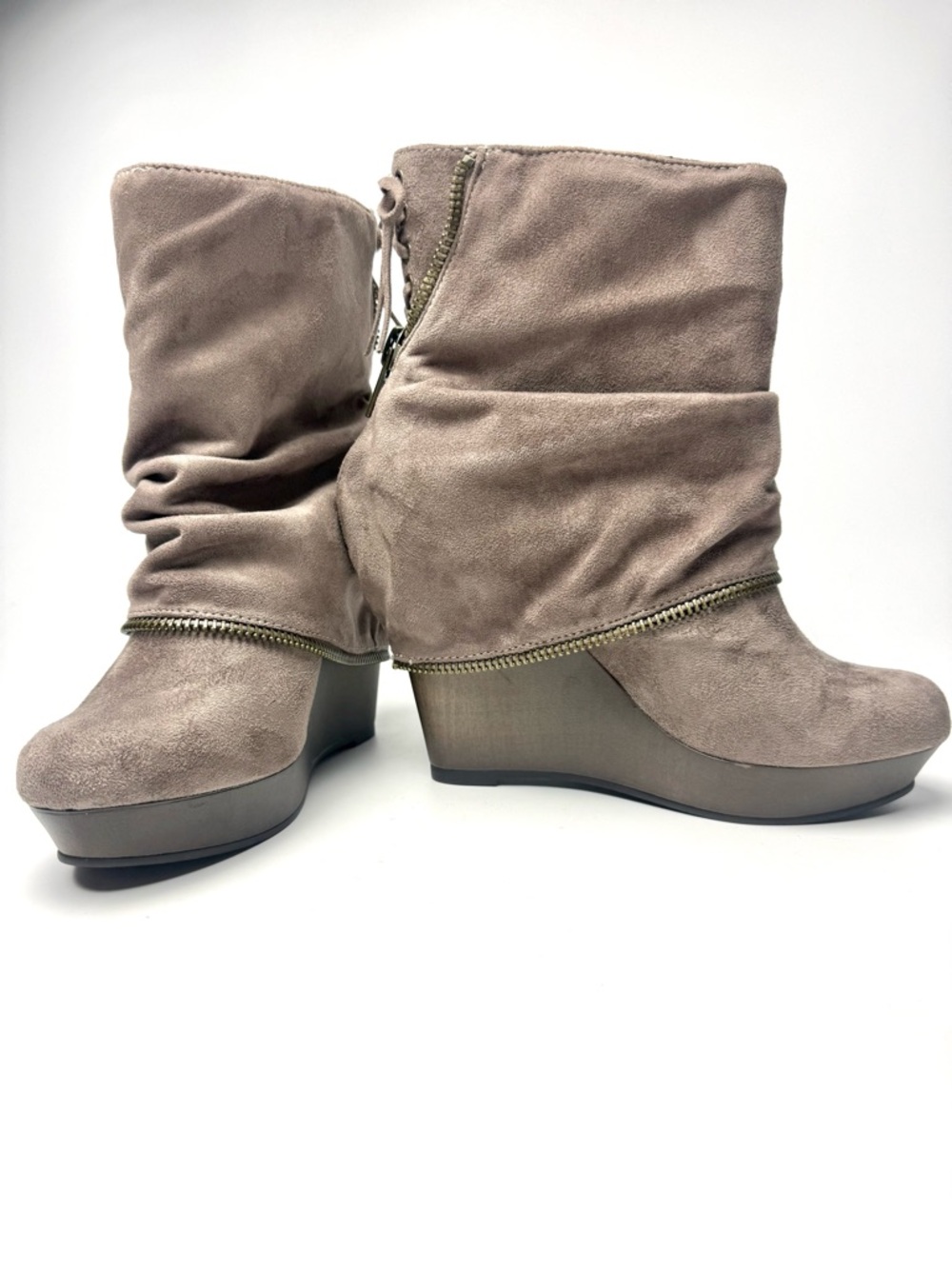 Women’s Size 7.5 Taupe Wedge Ankle Boots Slouchy Zip Accent - Picture 4 of 10